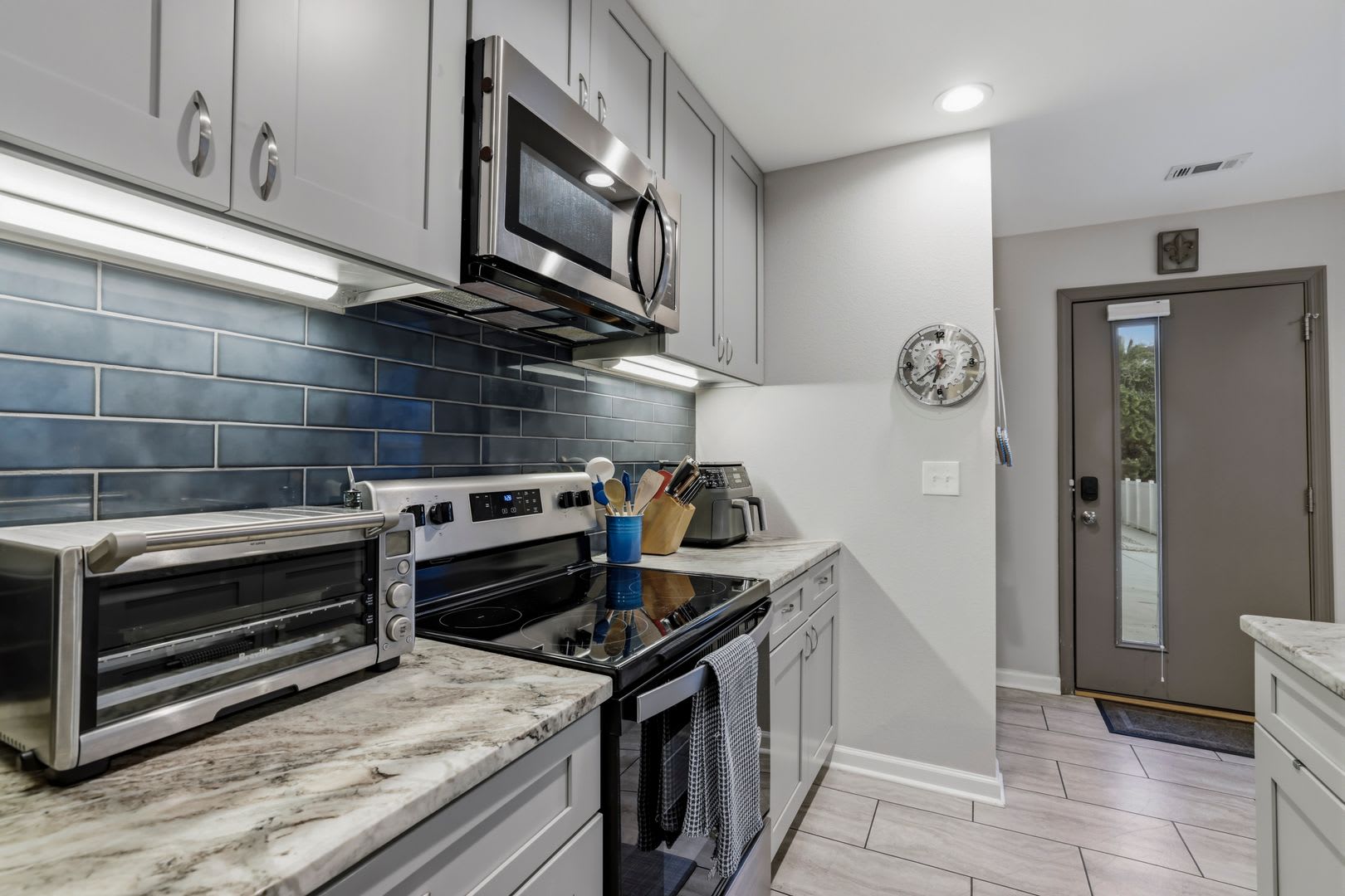 Modern 3 Bedroom Townhome – photo 5