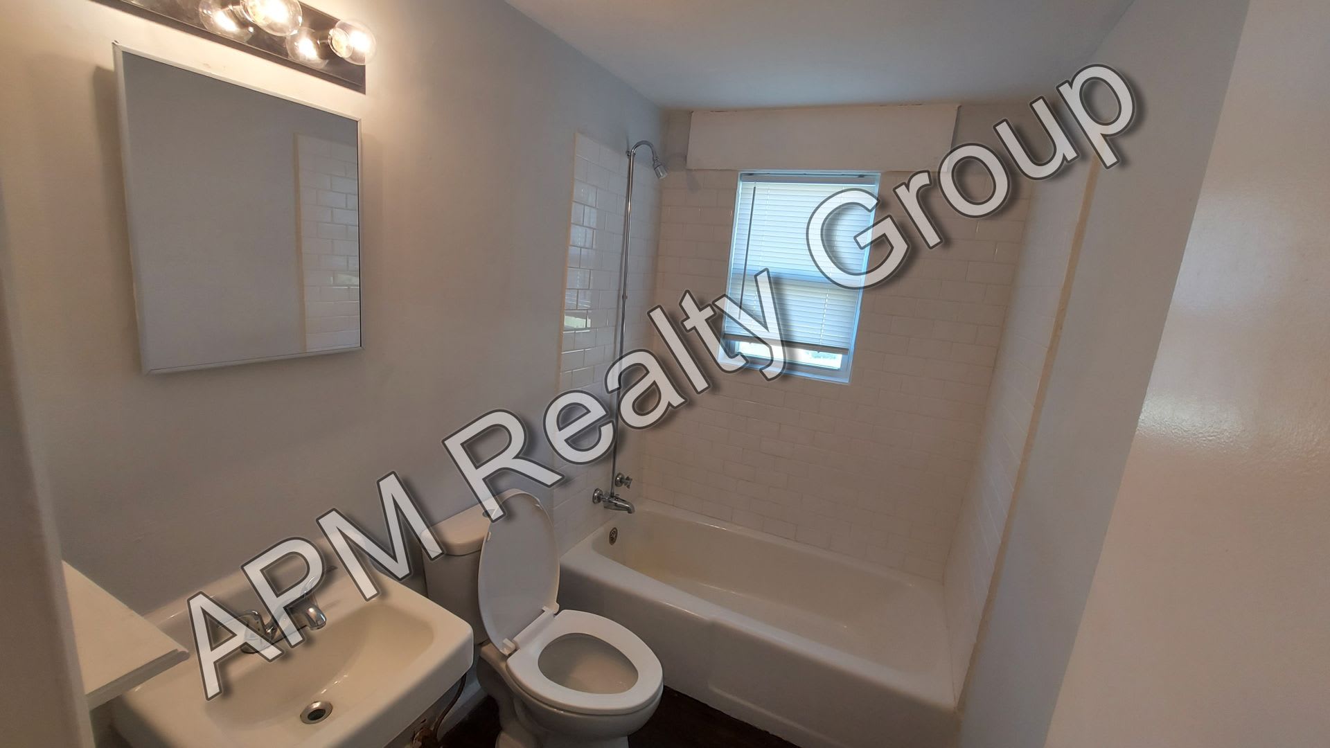 Two bedroom apt near Harden Street – photo 4