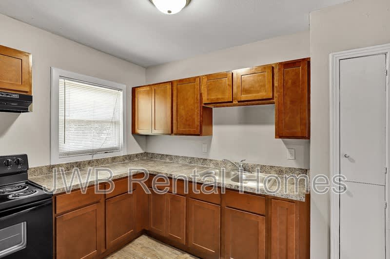 31 45th St W – photo 3