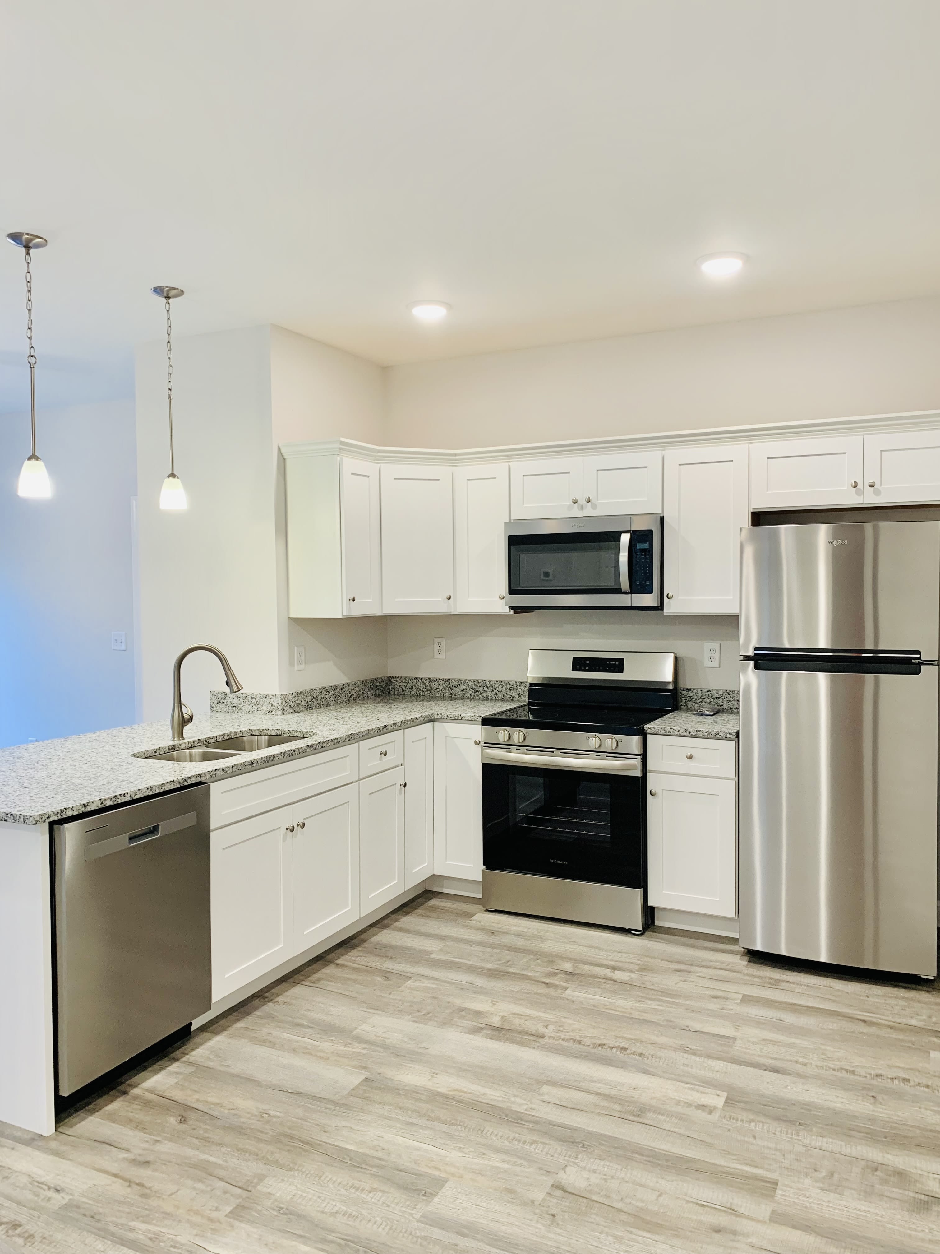 392 Hillview Mills Blvd – photo 4