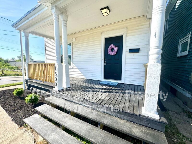 1600 Brewster Avenue – photo 3