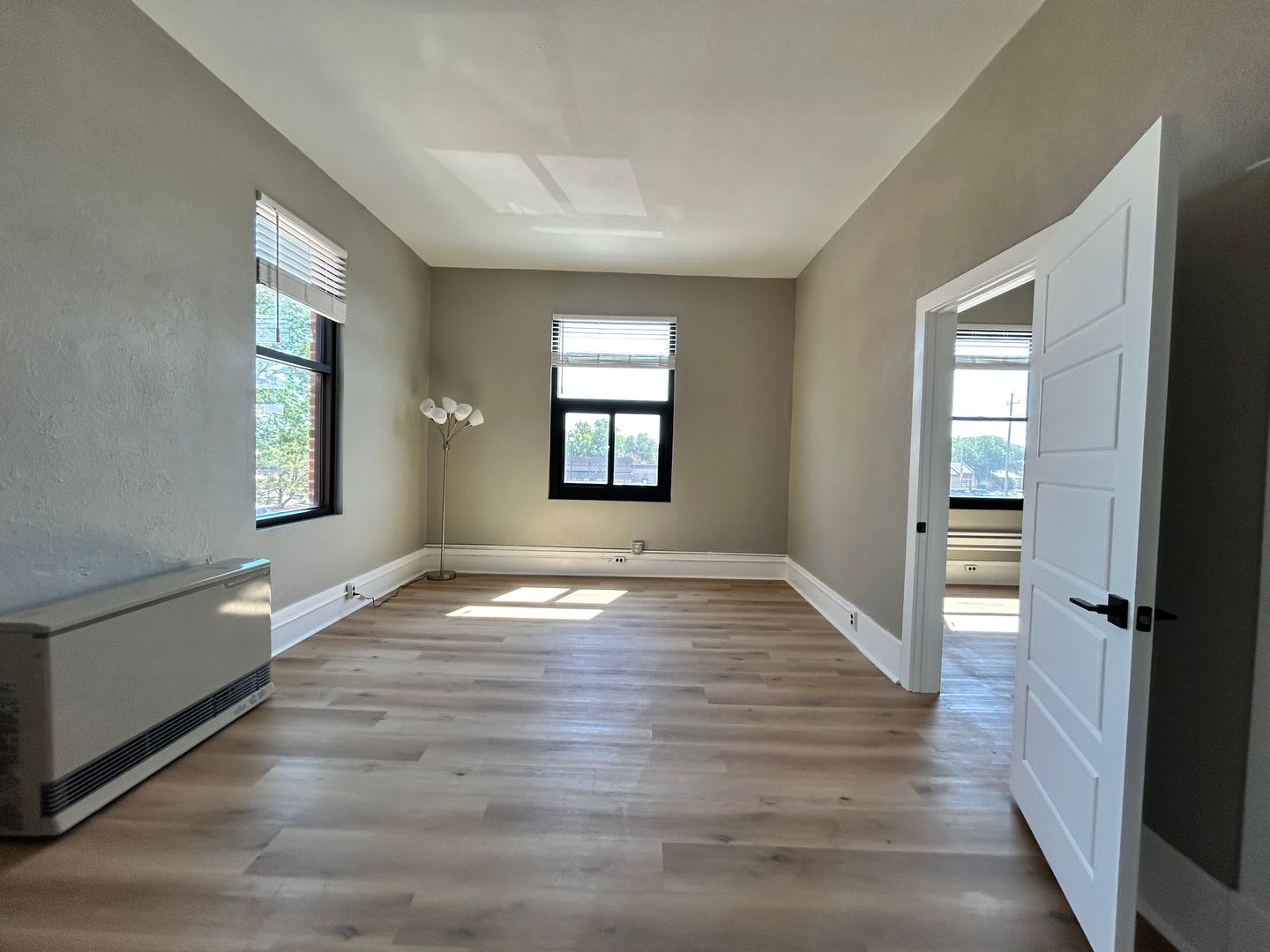 Bright 2nd Floor Apartment on 3rd Street -- Utilities Included! – photo 4
