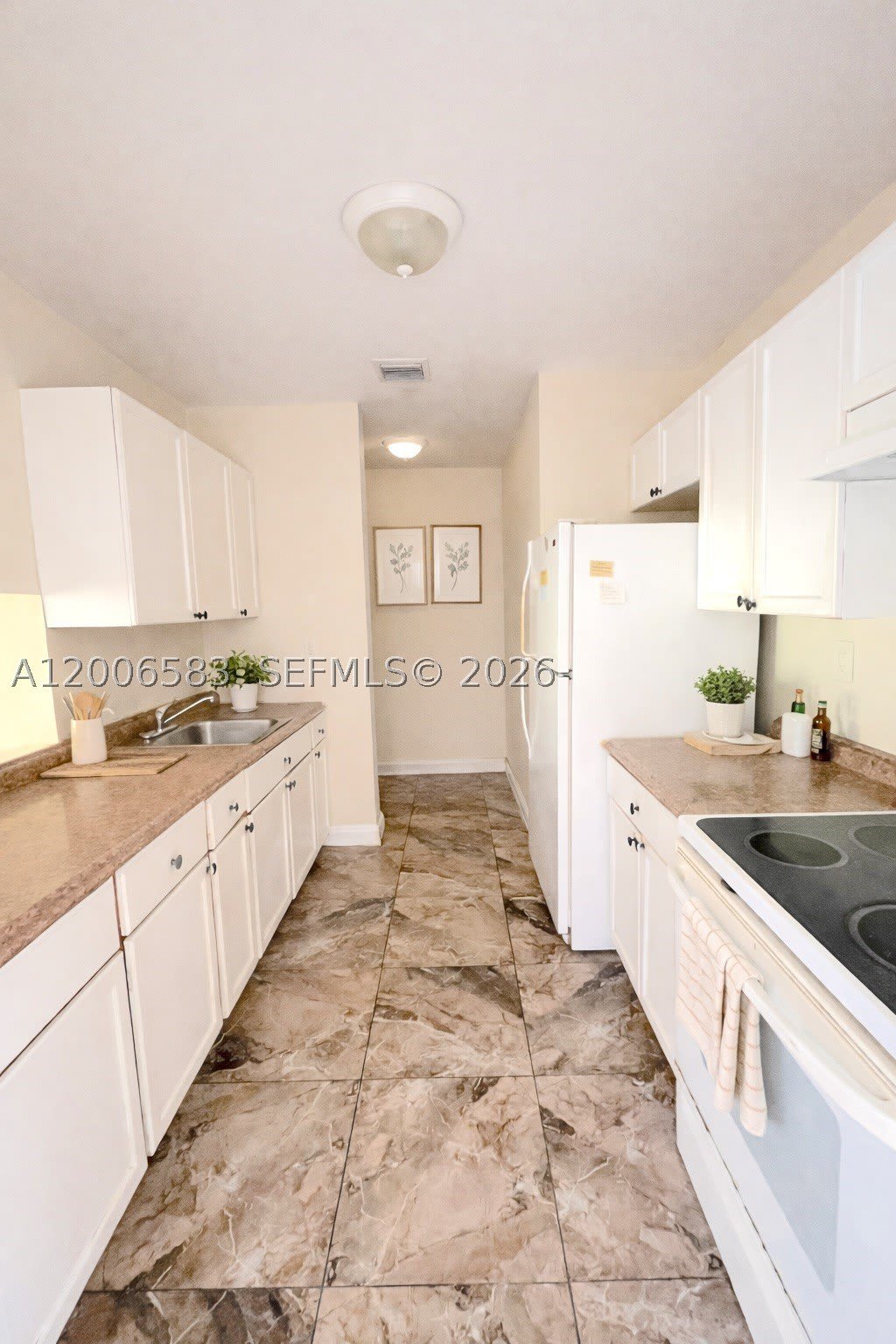 3896 NW 207 St – photo 4