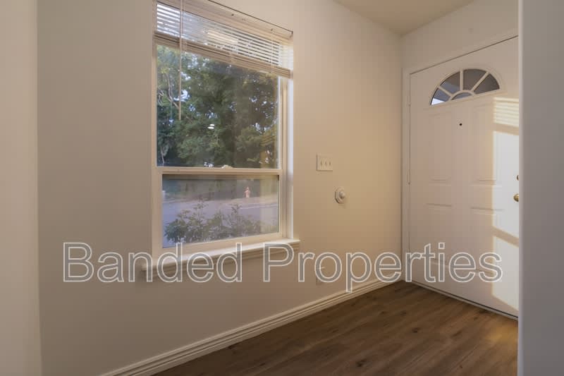 325 East Mill Street South – photo 5