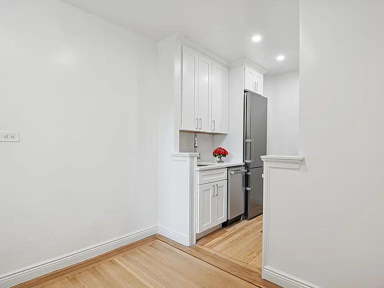 30 Bogardus Pl – photo 1