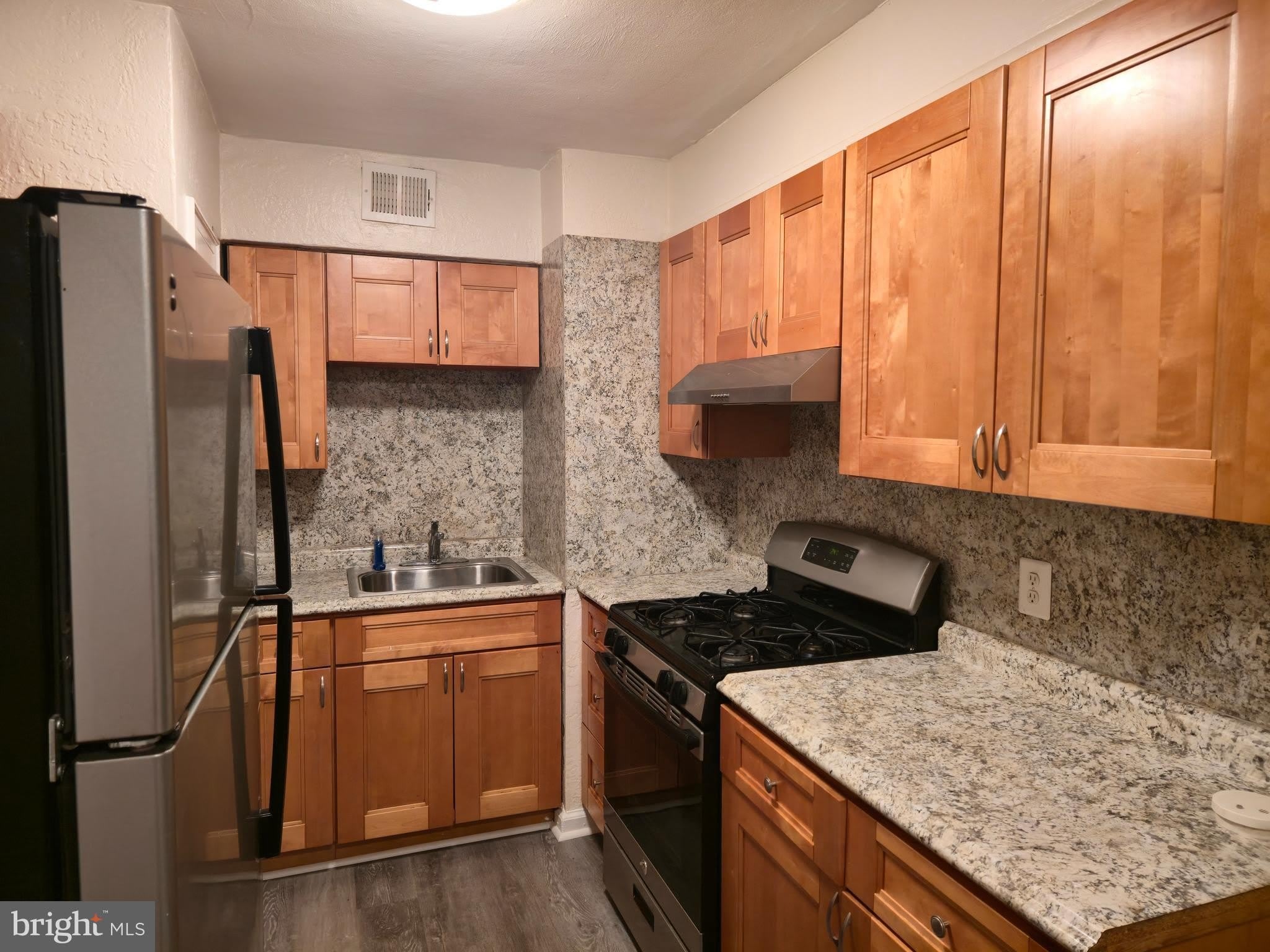 6135 1 2 Old York Road – photo 1