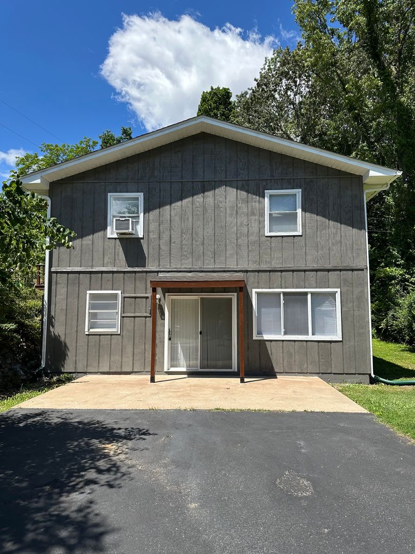 3 Bed 1 Bath in Grand Rivers – photo 1