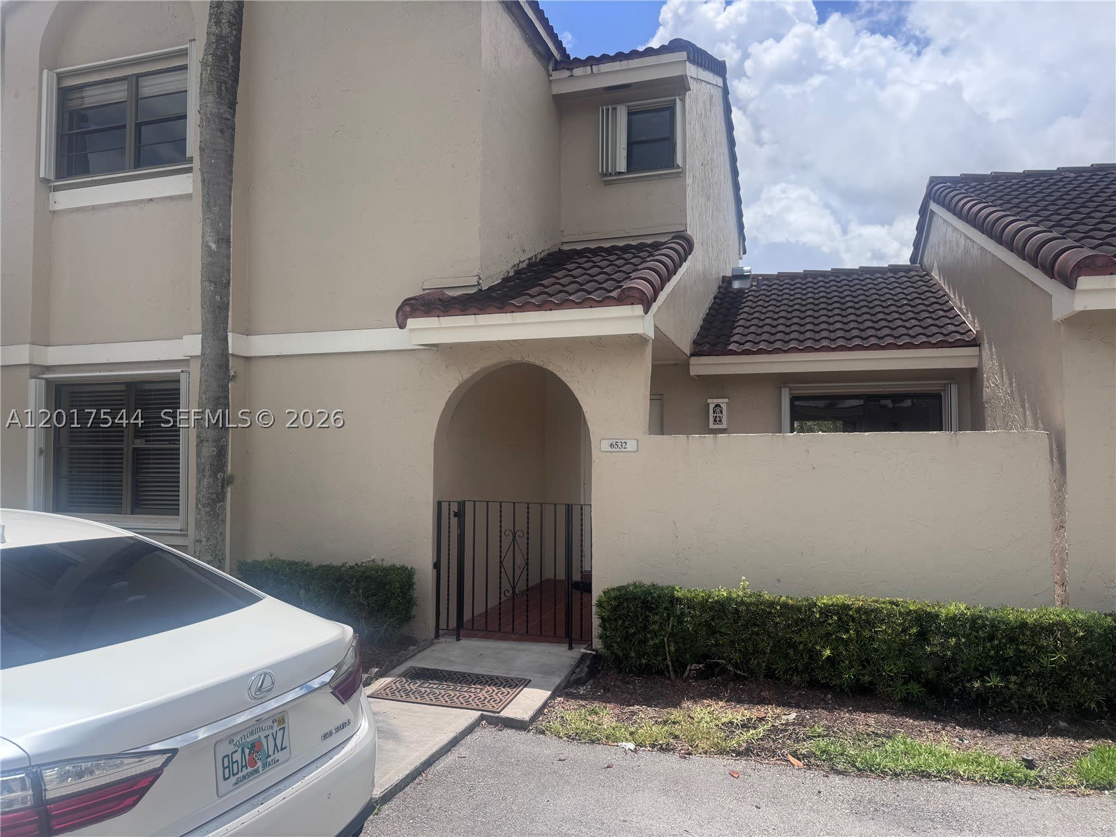 6532 NW 170th Ter – photo 1