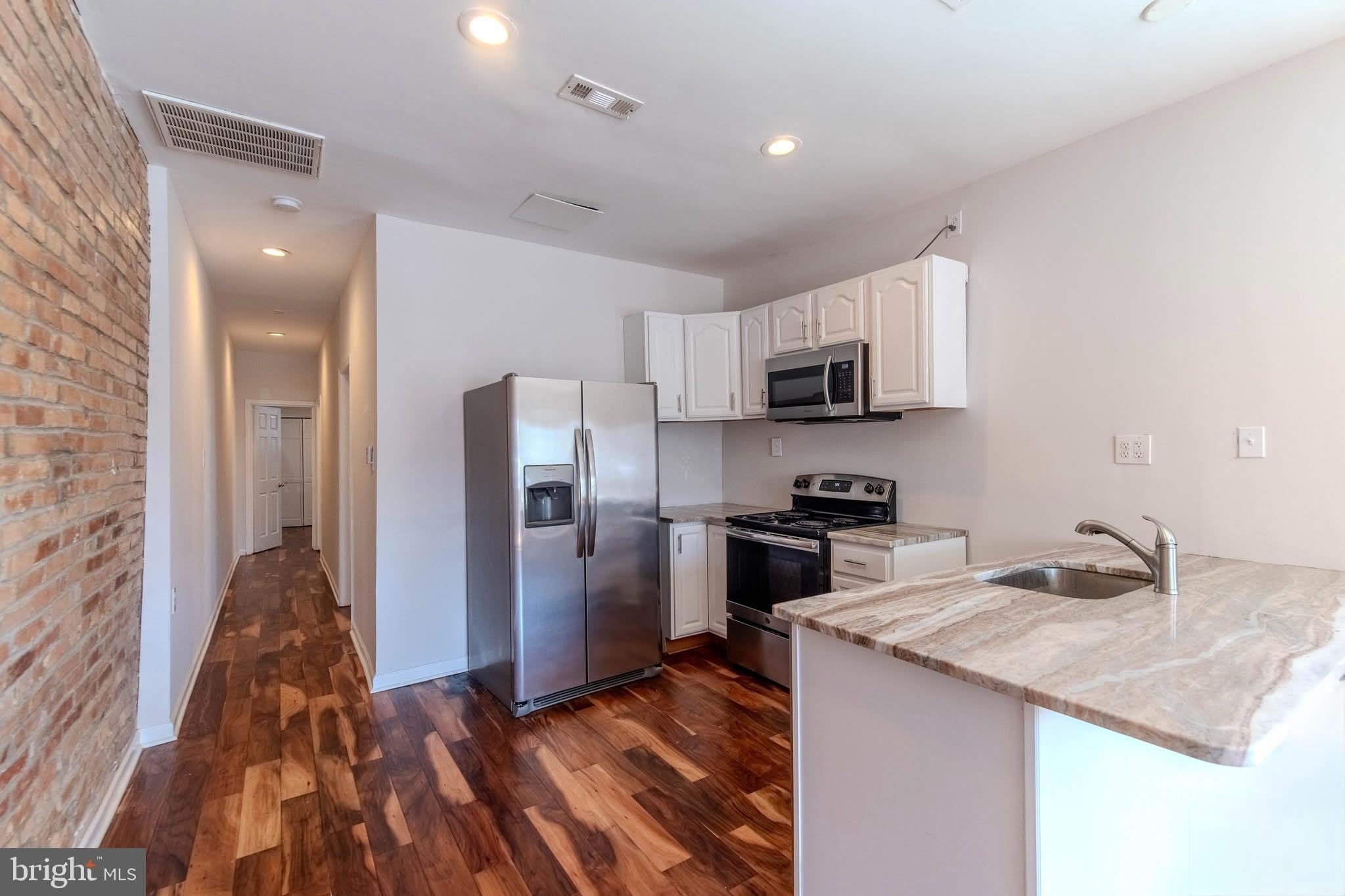 2608 E FAYETTE Street – photo 4