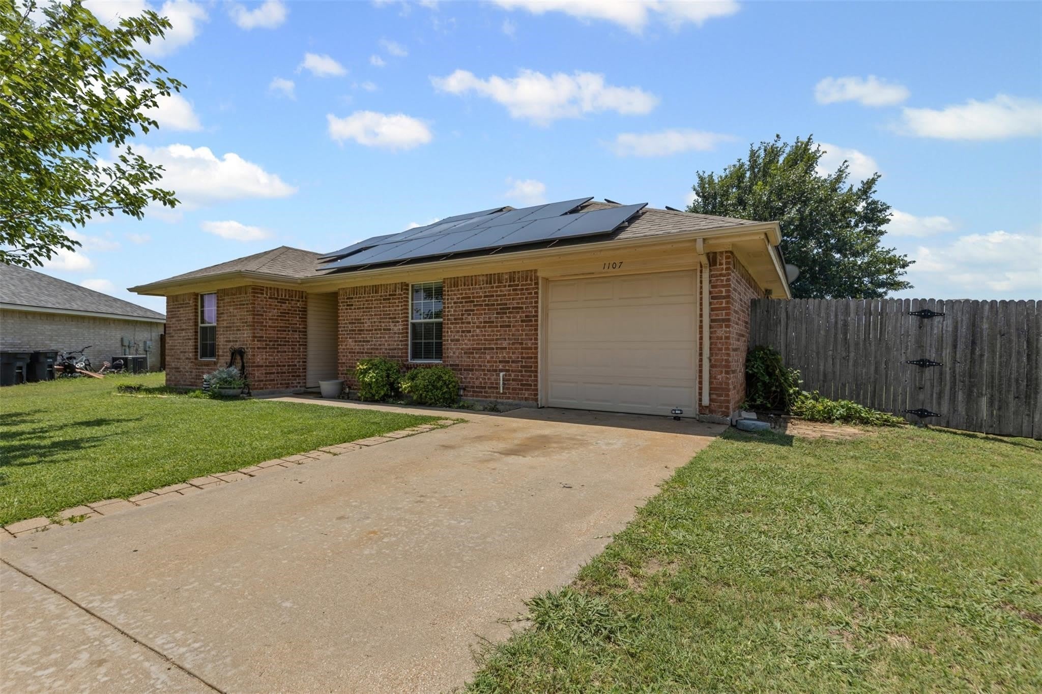 1107 Lynnwood Court – photo 3