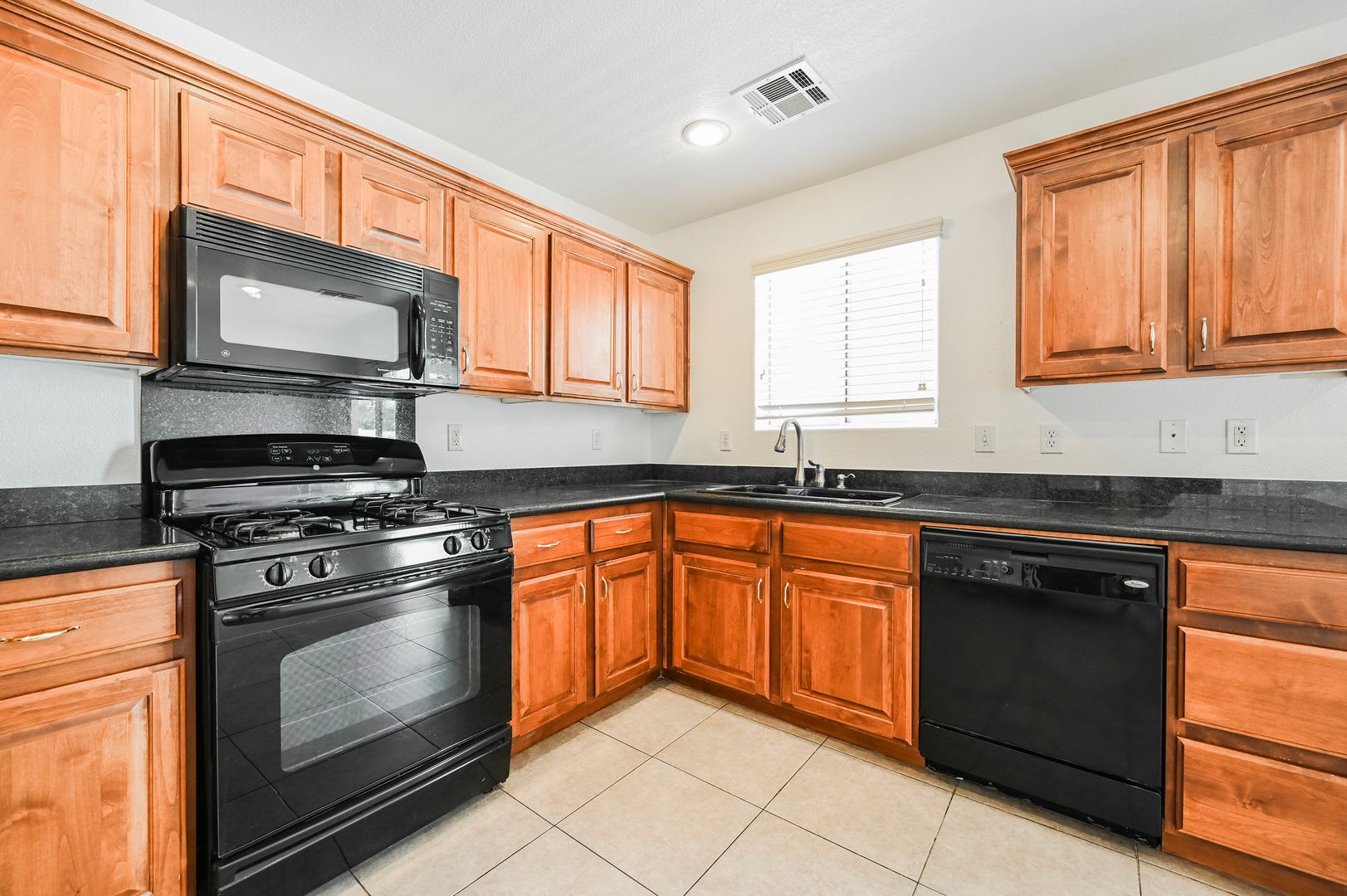 3 Bedroom, 2.5 Bath Two-Story Home Located In The Charming Southwest Area! – photo 4