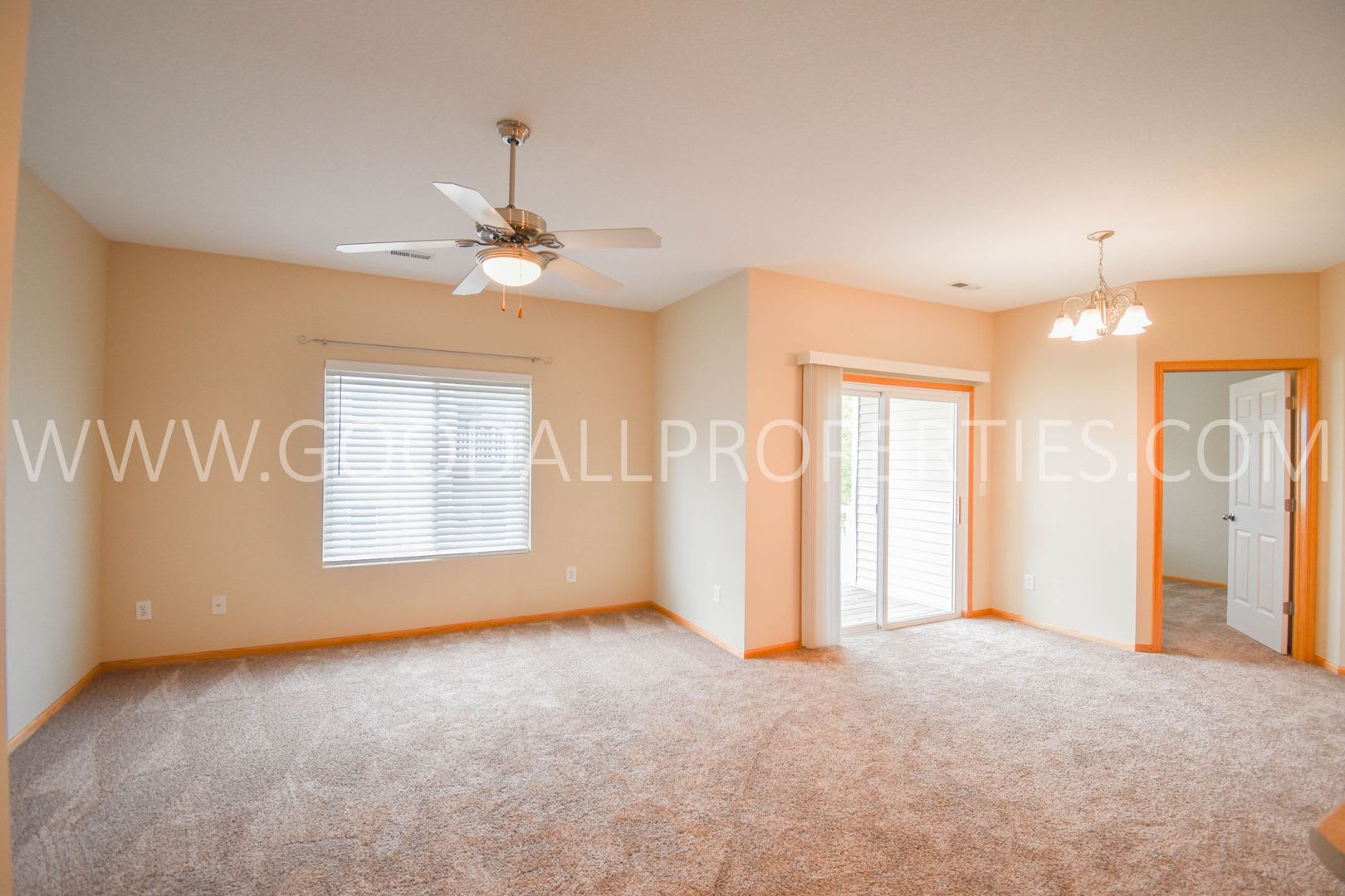Welcome to this affordable 2-Bedroom, 2-Bath Condo in Johnston with Detached 1-Car Garage. – photo 5