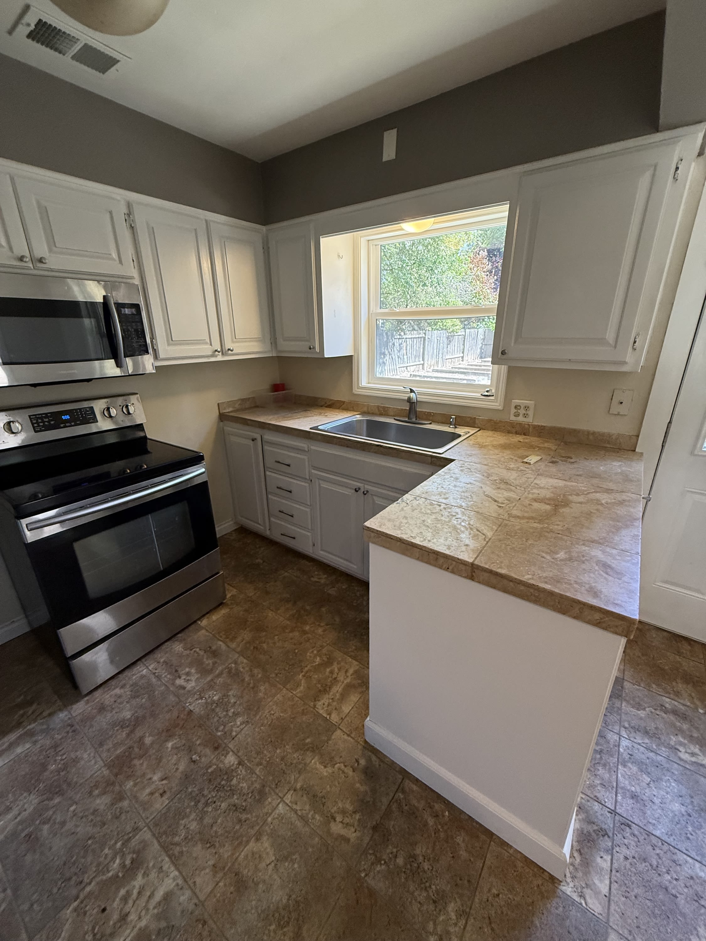 1023 Murray Avenue – photo 2