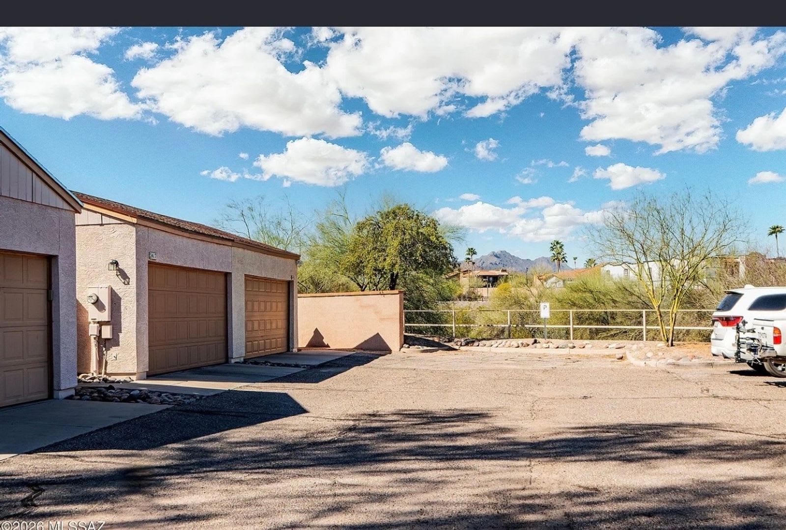 Spacious 3BR Townhome in Tucson – photo 5