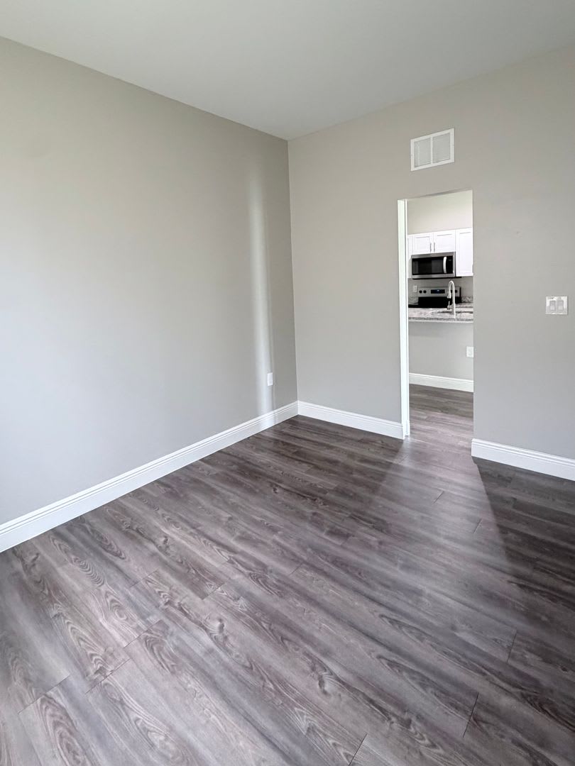 Like New 2 Bedroom 2 Bath w/ den and garage! – photo 3