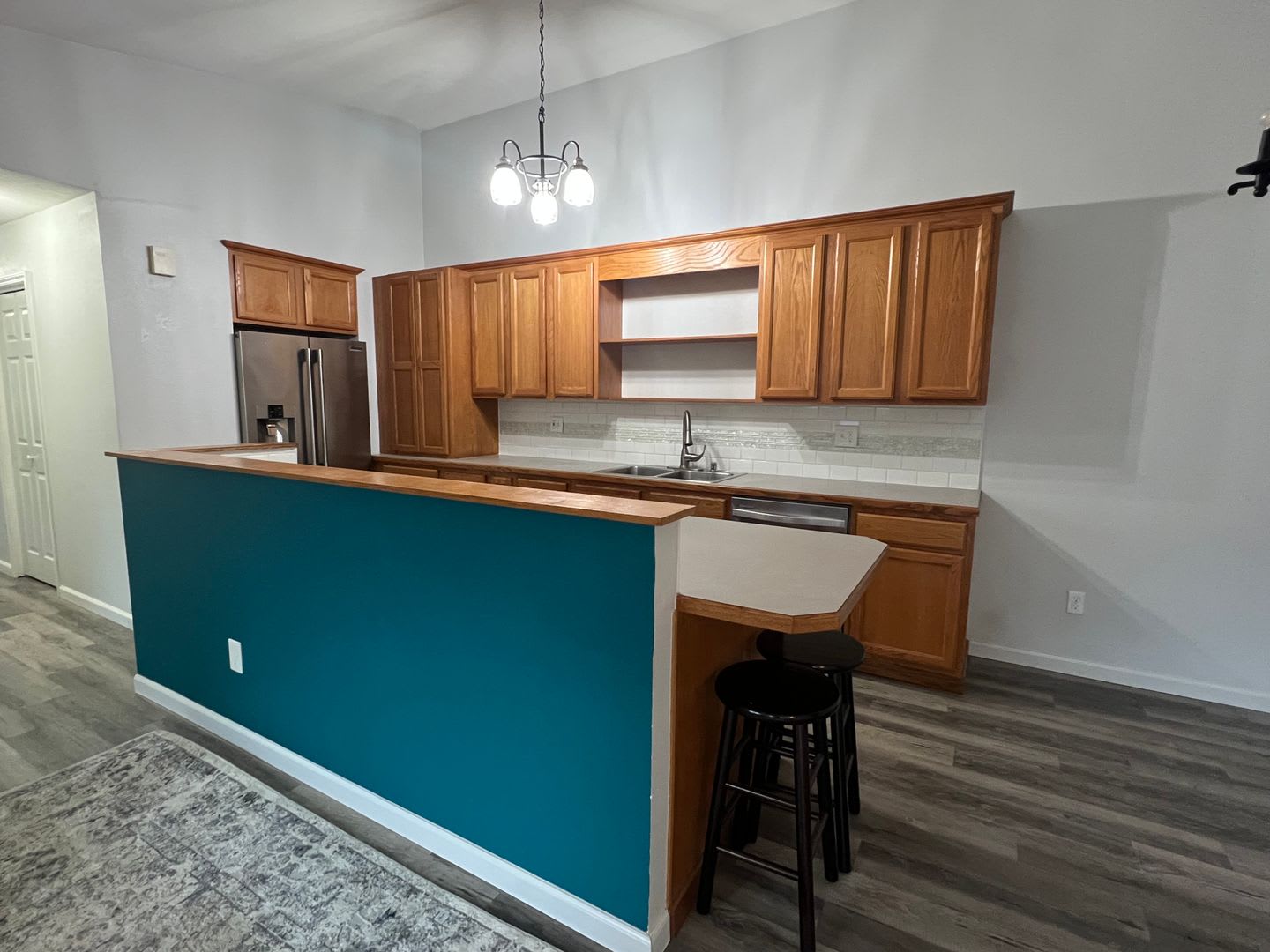 Updated Ranch Style Townhome With Open Concept Layout And Vaulted Ceilings – photo 3