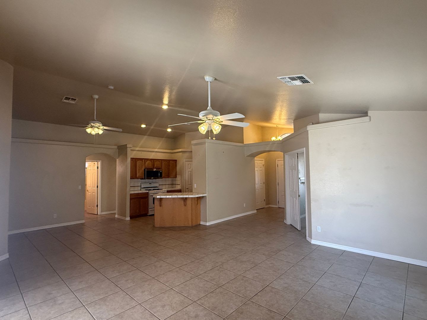 3 Bedroom 2 Bathroom Home – photo 2