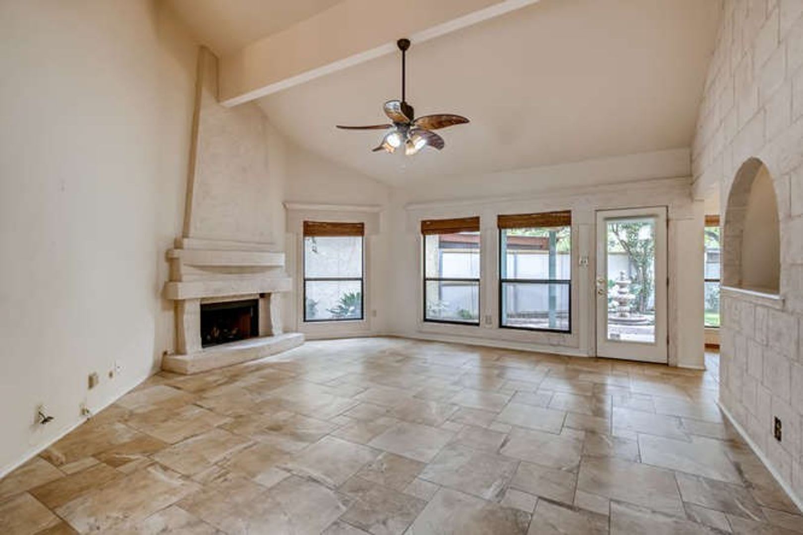 Custom 3 BR/2.5 Bath in N.E. San Antonio – photo 4