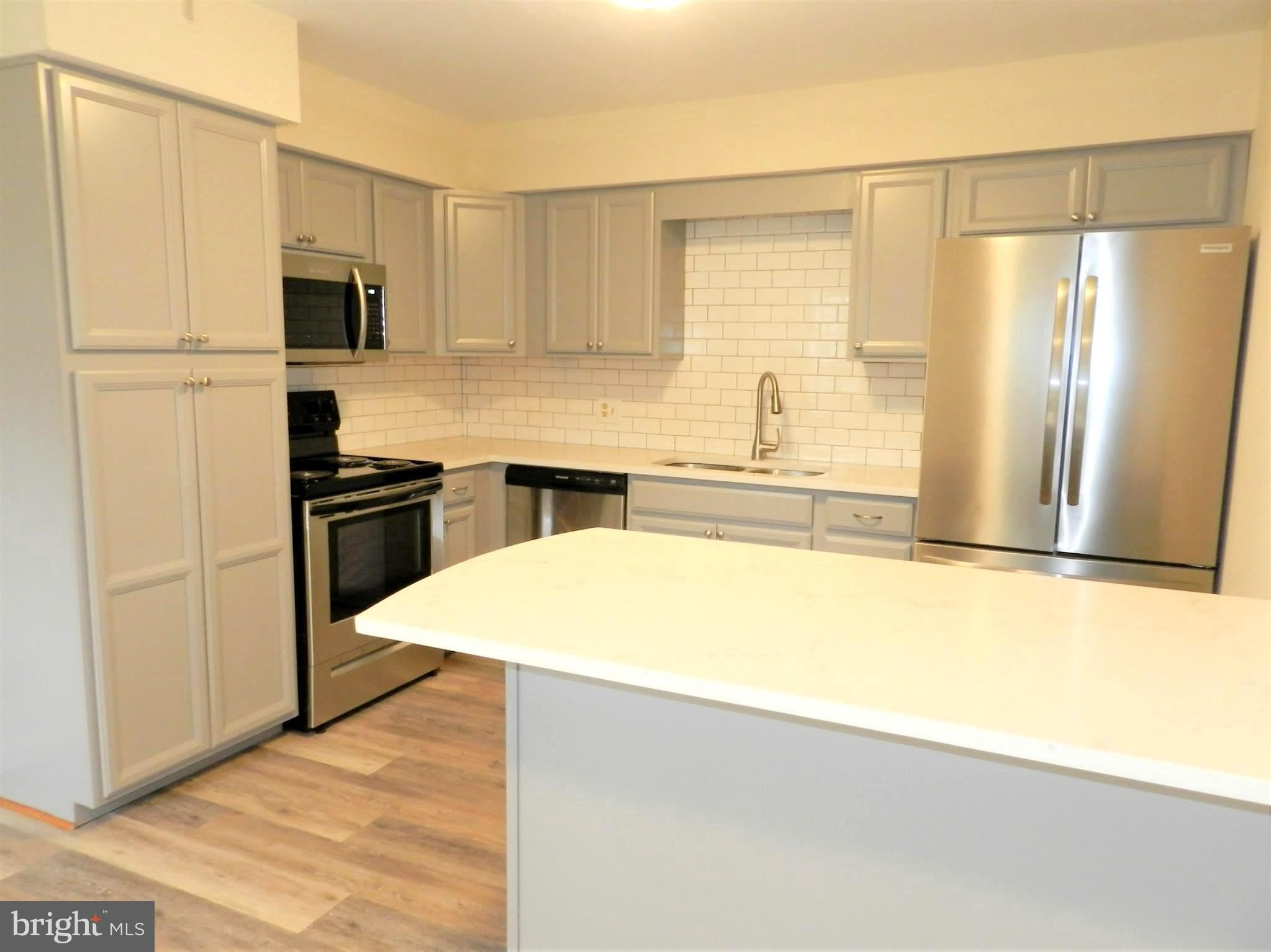 300 CLAIBORNE Avenue – photo 3