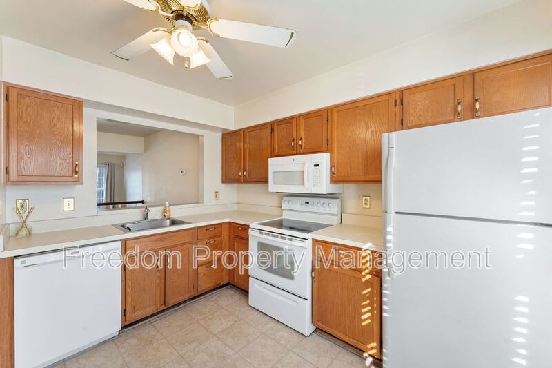 726 Pine Tree Ct. – photo 2