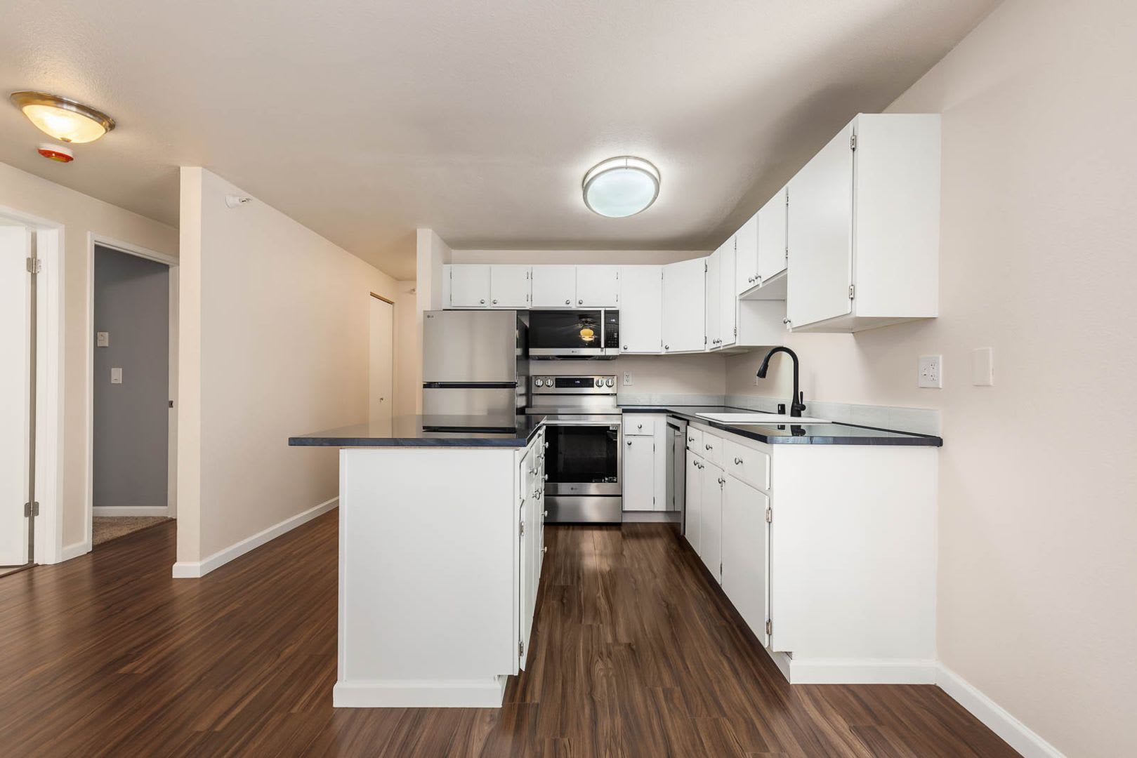 Updated 2 Bedroom Condo in Arrington Place Near Downtown Issaquah – photo 4