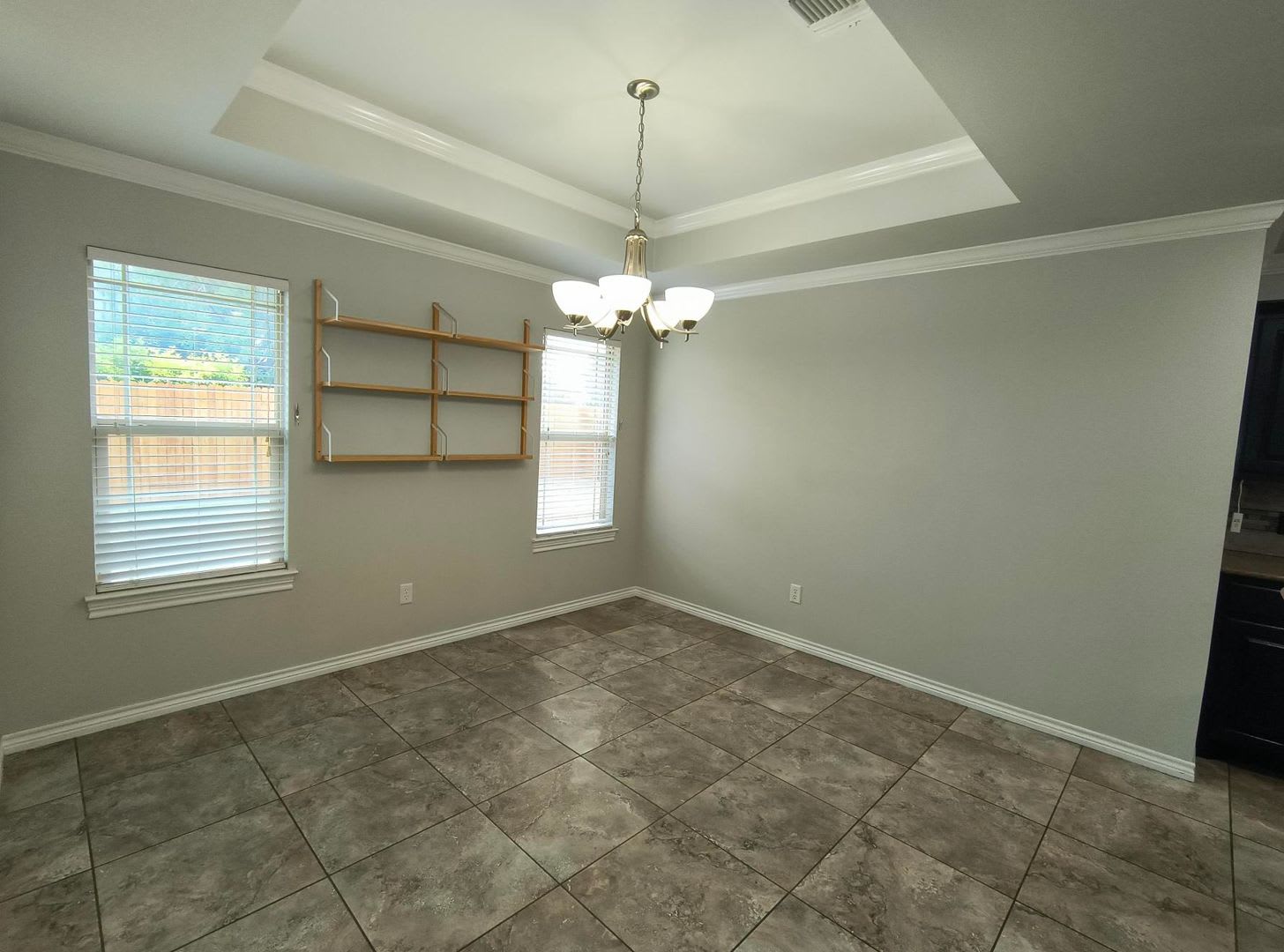 Elegant 3 bedroom, 2 bath home 4 minutes from Goodfellow AFB AVAILABLE NOW! – photo 5