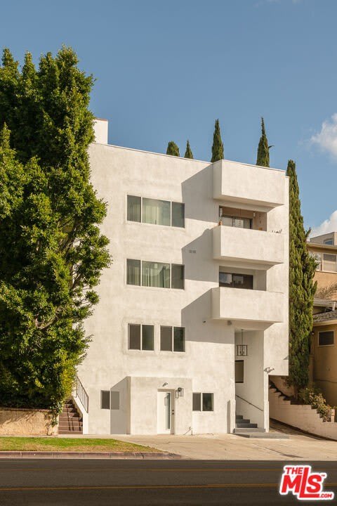 1610 S Beverly Glen Blvd – photo 2