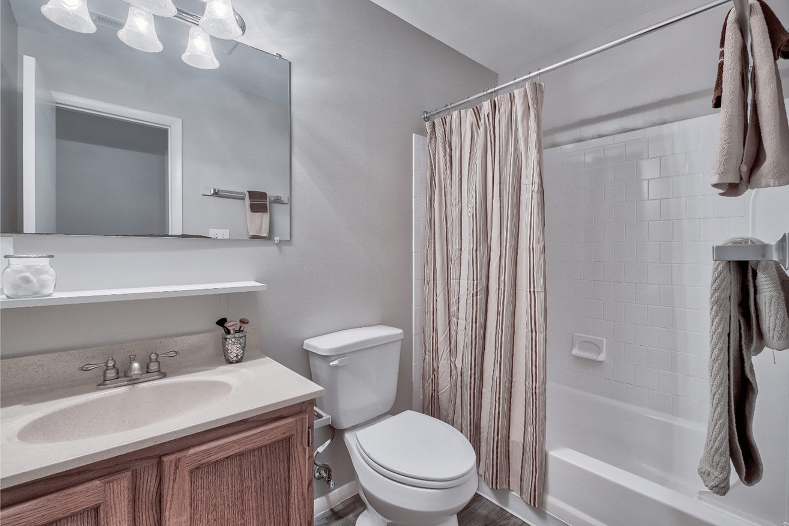 Woods of Williamsburg Apartments – photo 4