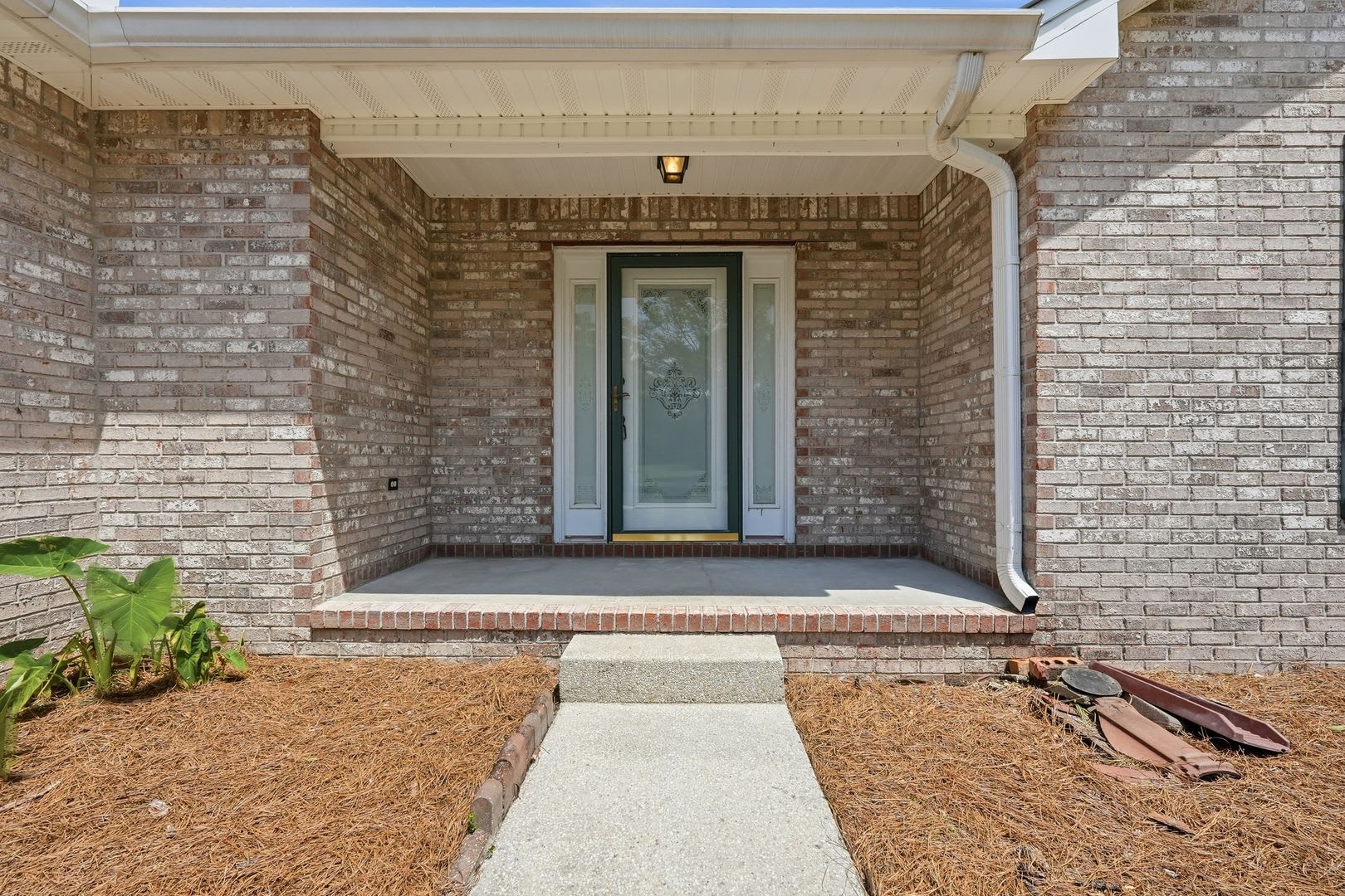 Spacious 3BR/2BA Home Near the Bay with Huge Fenced Backyard! – photo 4