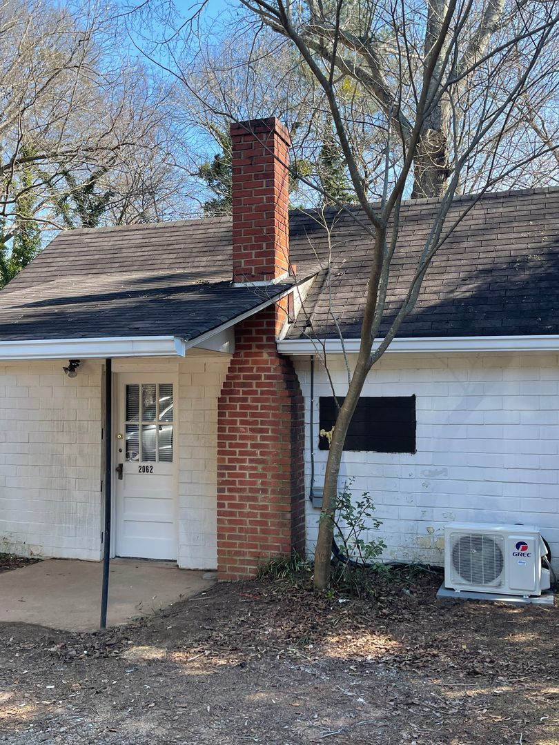 1 BR/1 BA Cottage Off Prince Ave! – photo 2
