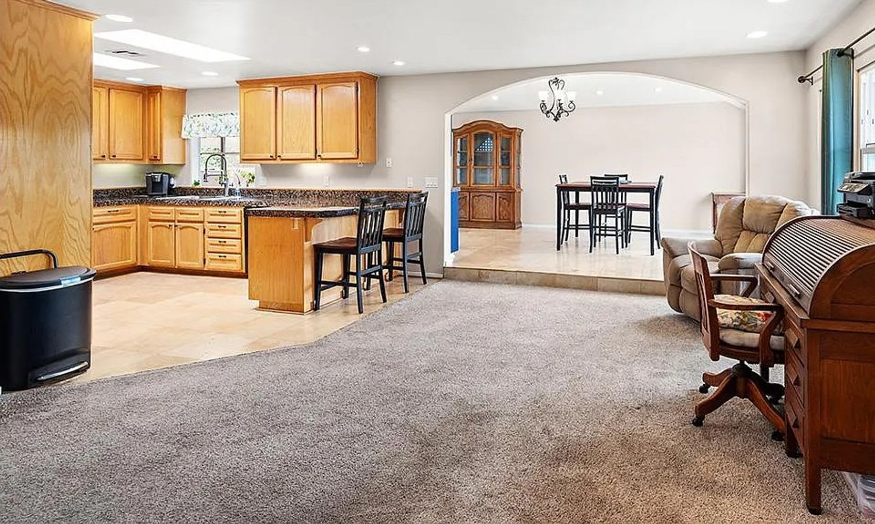 3 Bed 2 Bath With 3 Car Garage – photo 2