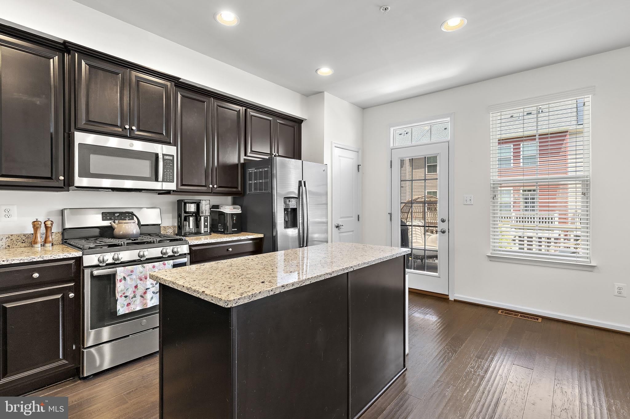 654 RAVENWOOD Drive – photo 4