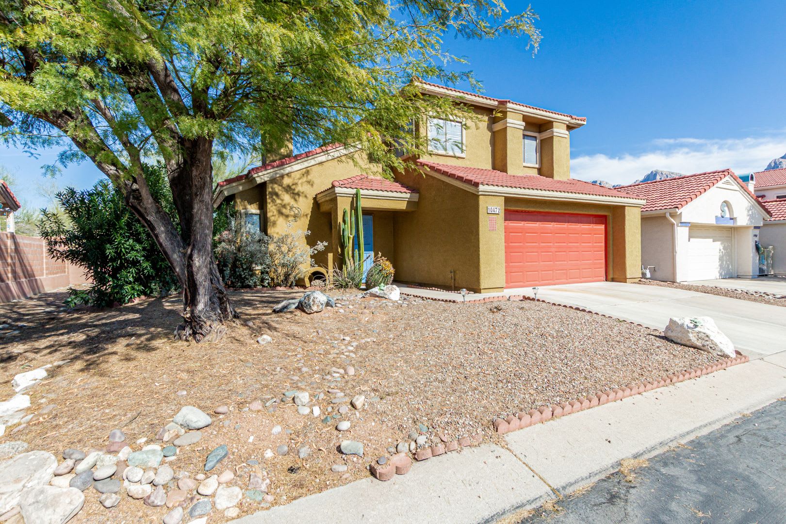 Oro Valley- 3 bedroom/ 3 bathroom home AVAILABLE MID AUGUST! – photo 2