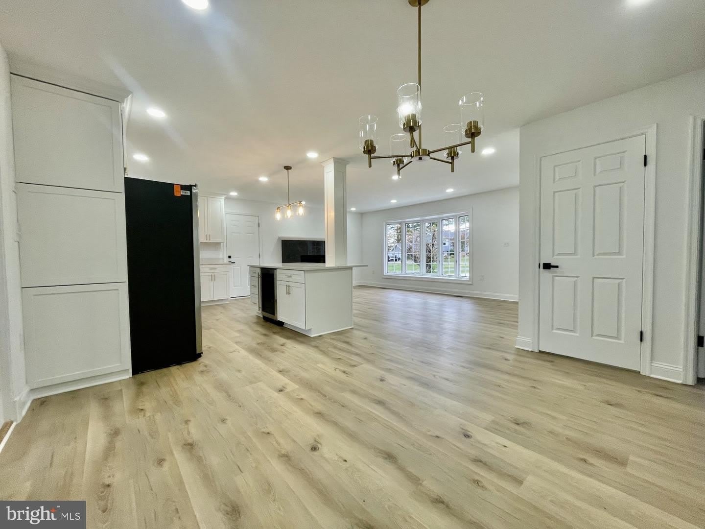 313 WINDSOR CT – photo 2