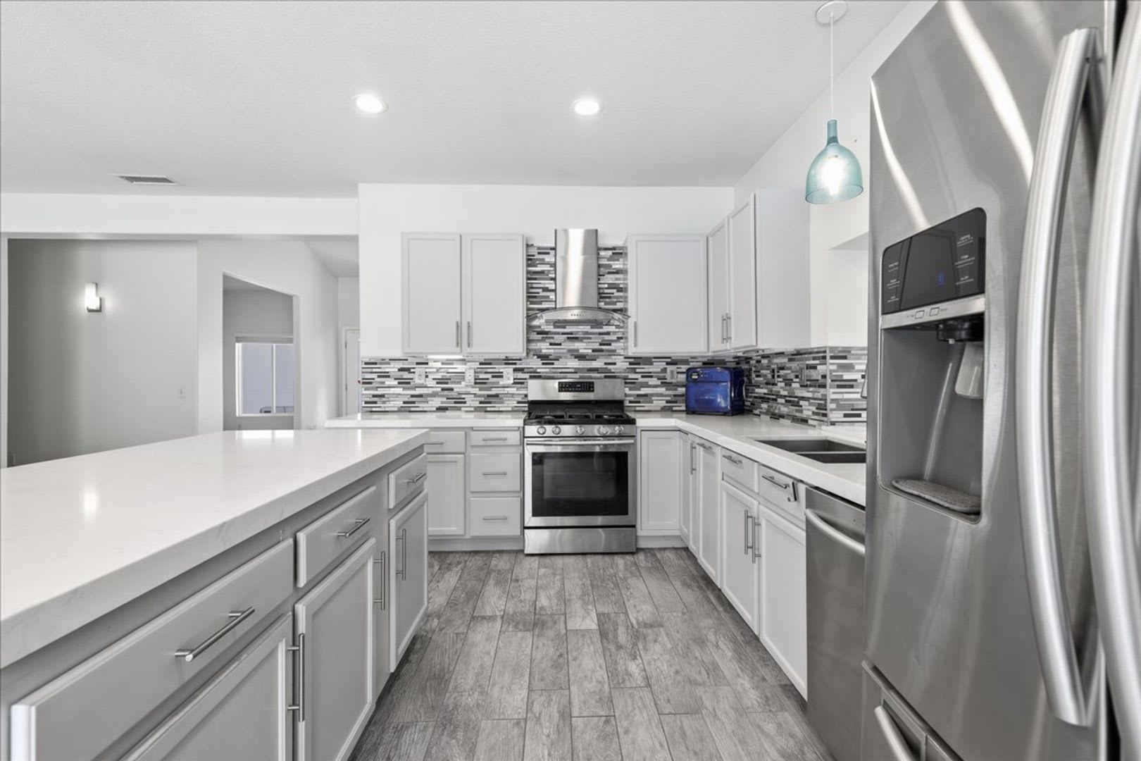3 Bed / 2 Bath with Spa and Pool! – photo 2