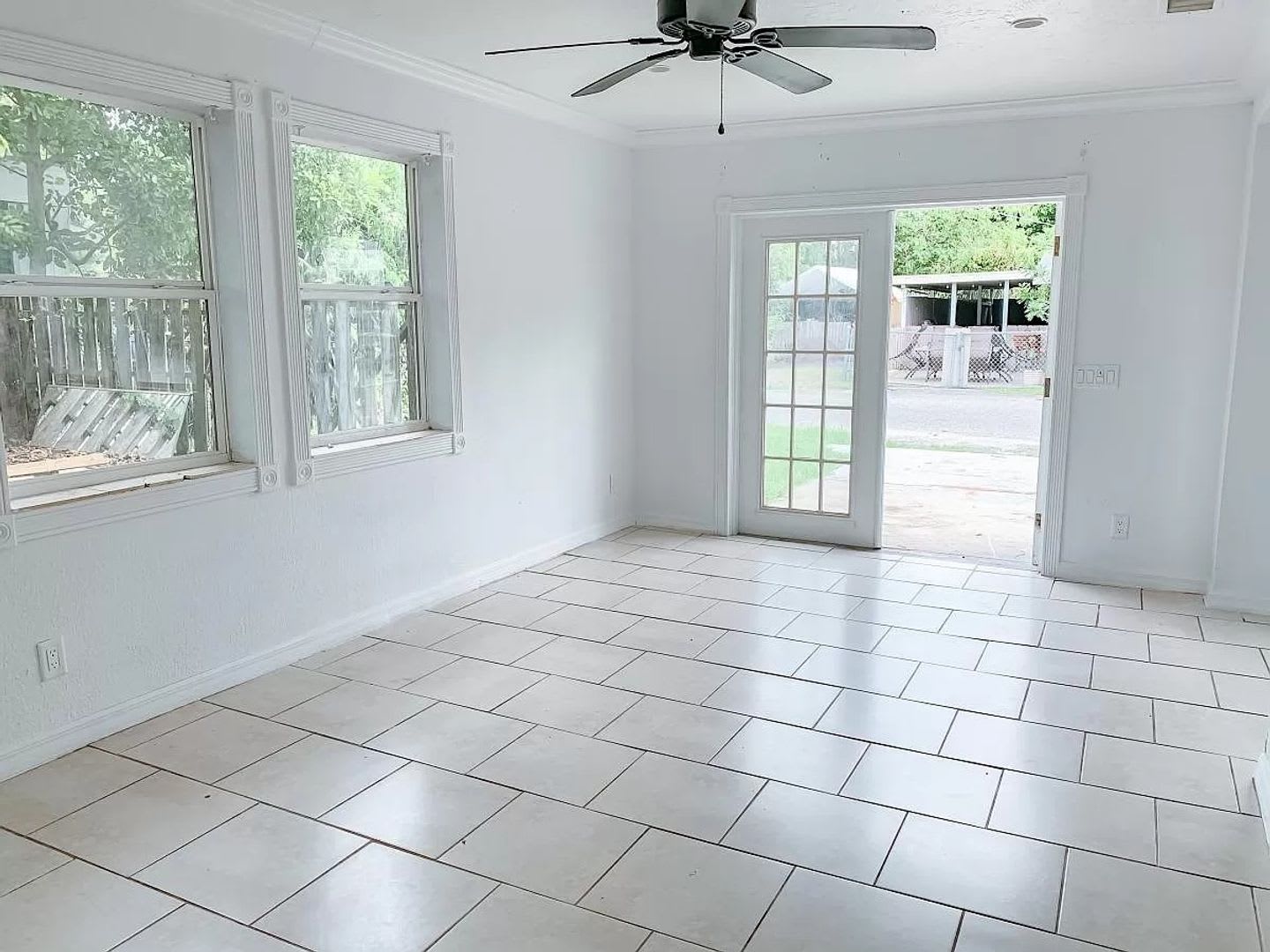 Cozy 2/1 remodeled Bradenton home with privacy fence – photo 2