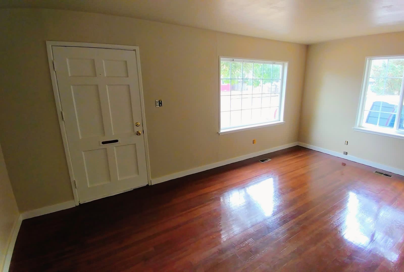 Bright two bedroom Home with a Covered Back Deck – photo 4