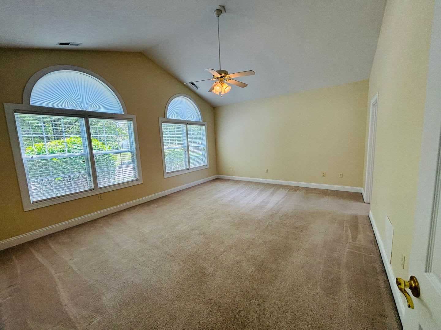 3 Bedroom 2.5 Bath Townhouse with 2 Car Detached Garage – photo 5