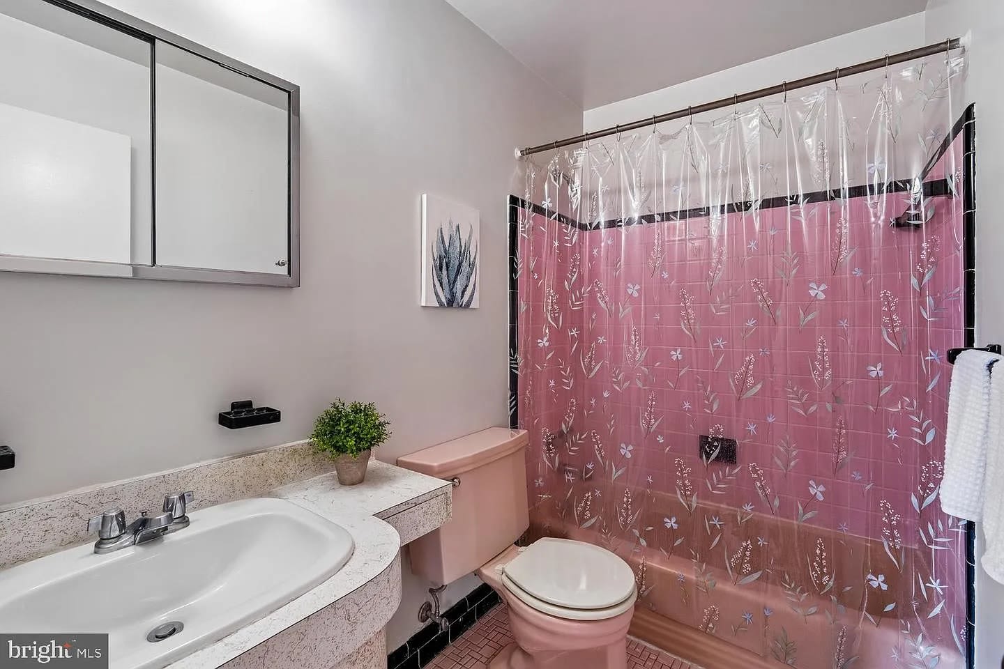 7608 Wellesley Dr – photo 3