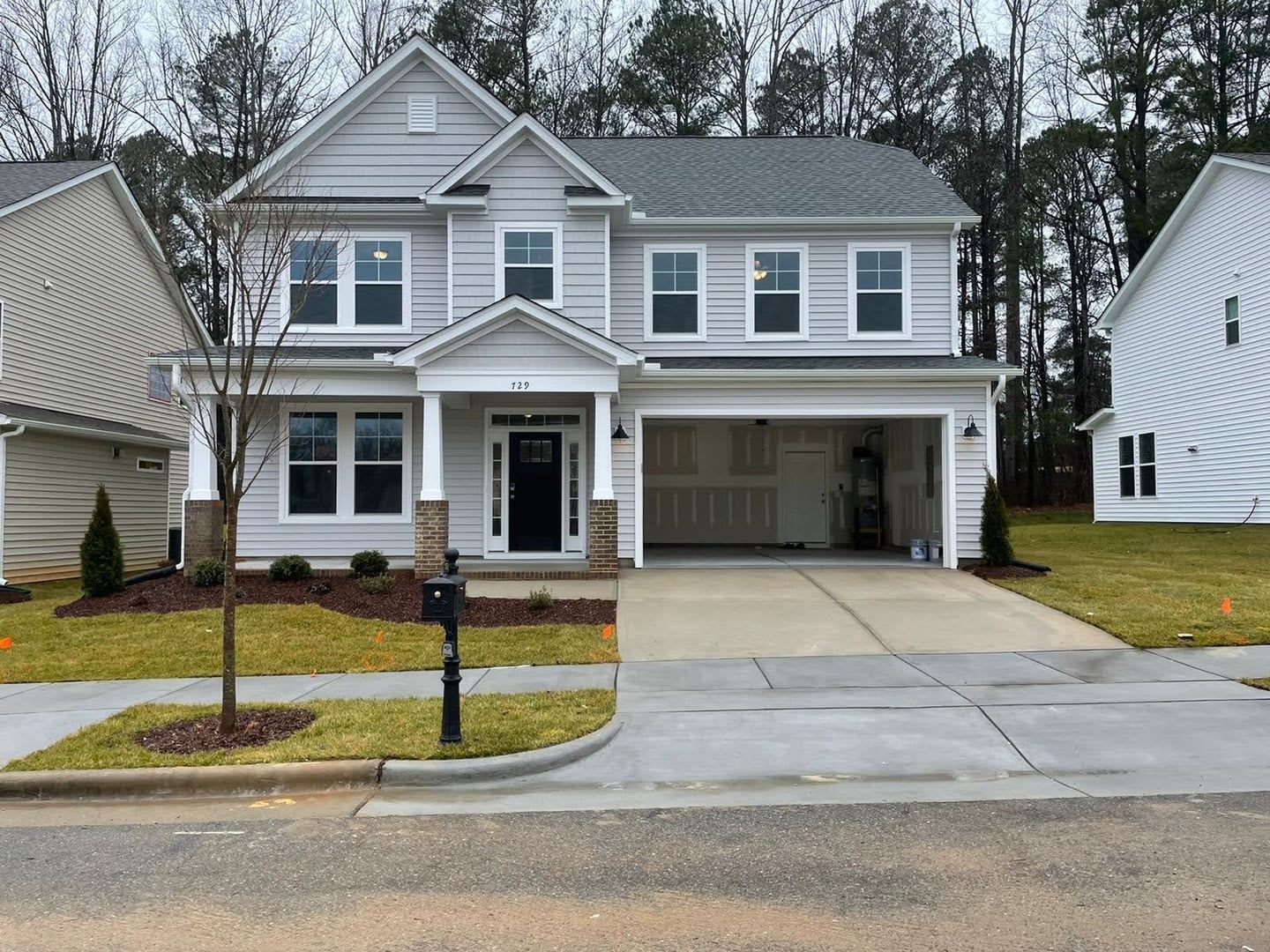 Room in 4 Bedroom at Moonbeam Dr – photo 4
