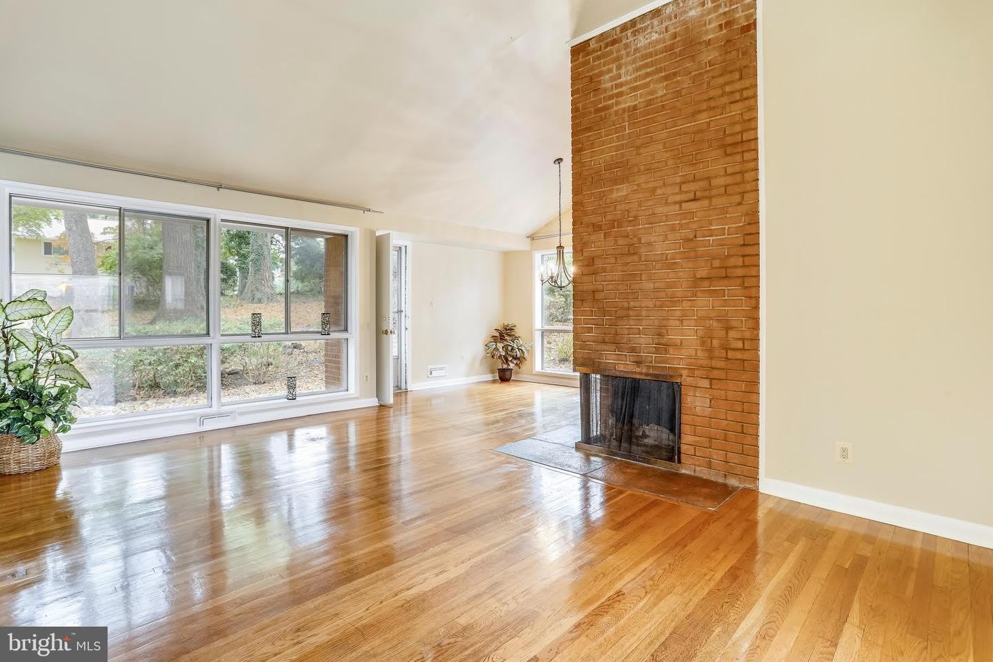 6048 ROSSMORE DR – photo 3