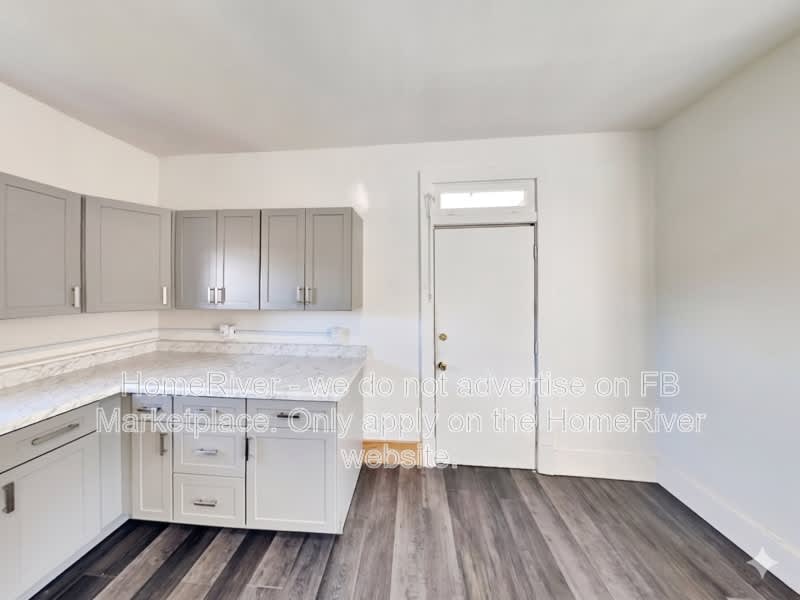 522 Division St – photo 2