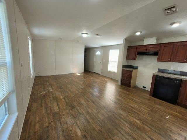 150 Seaflower St – photo 5