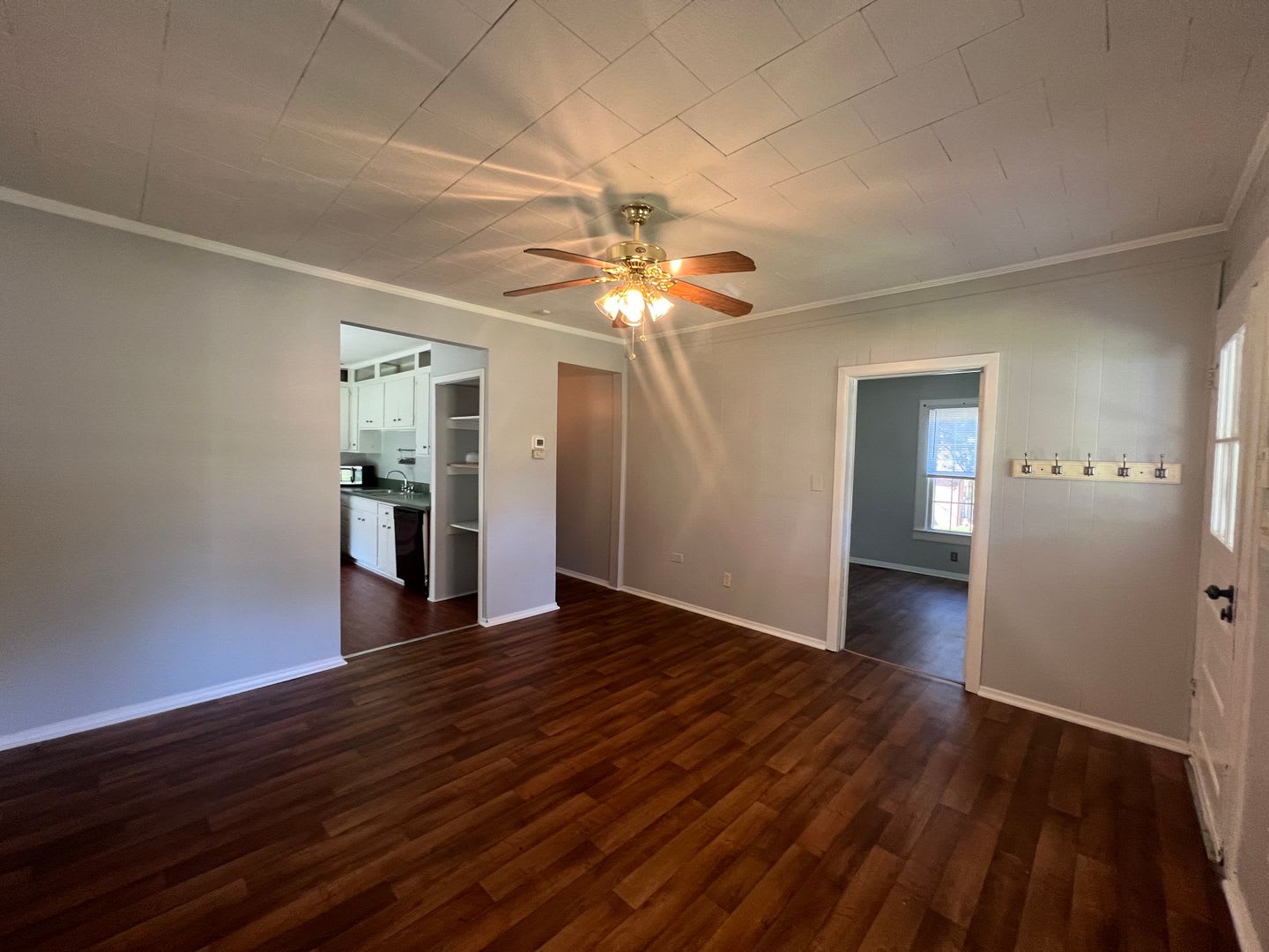 Available to show! – photo 2