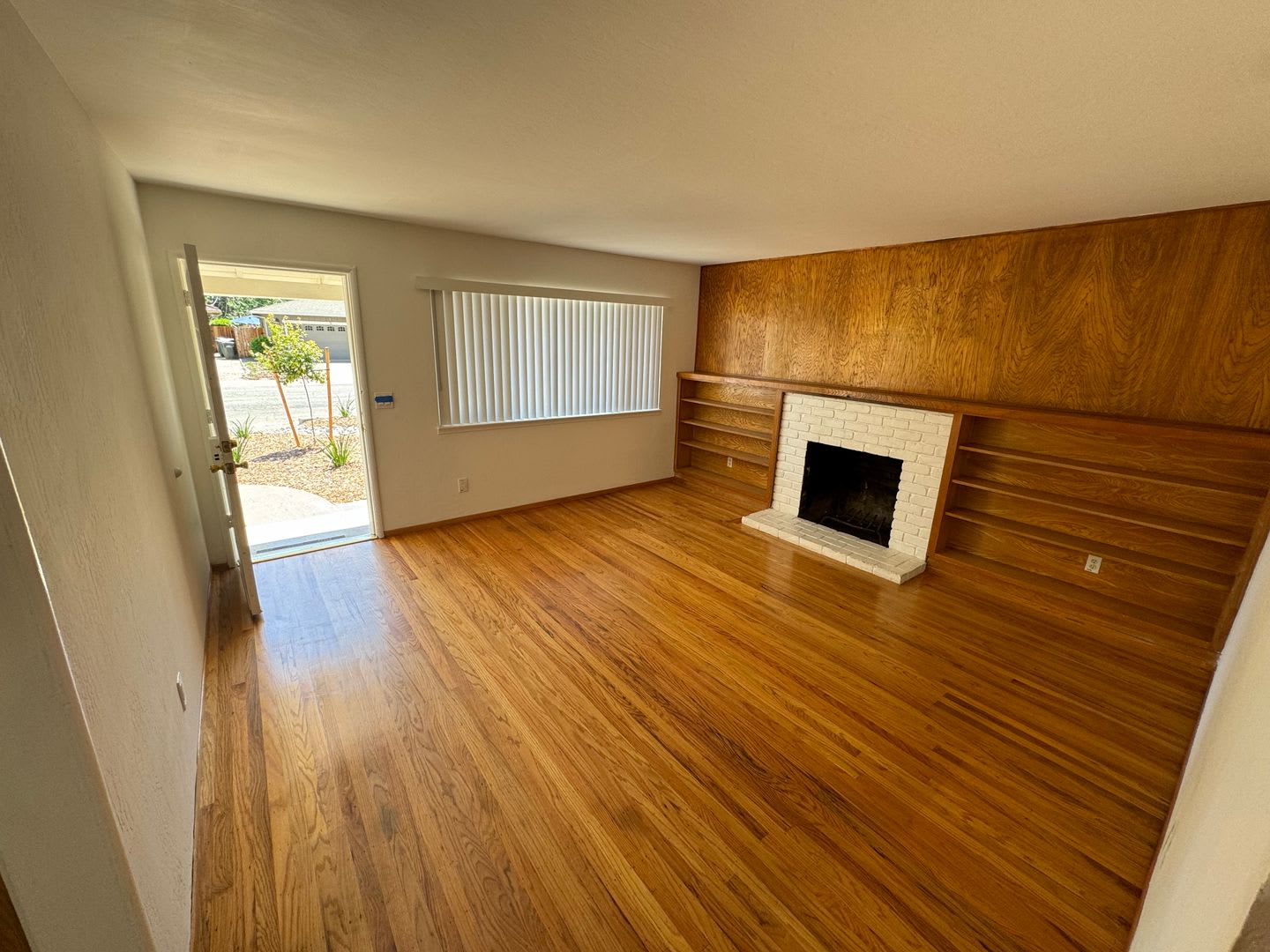 3 Bed 1 Bath Del Dayo Duplex Available 08 10 2026 – photo 3