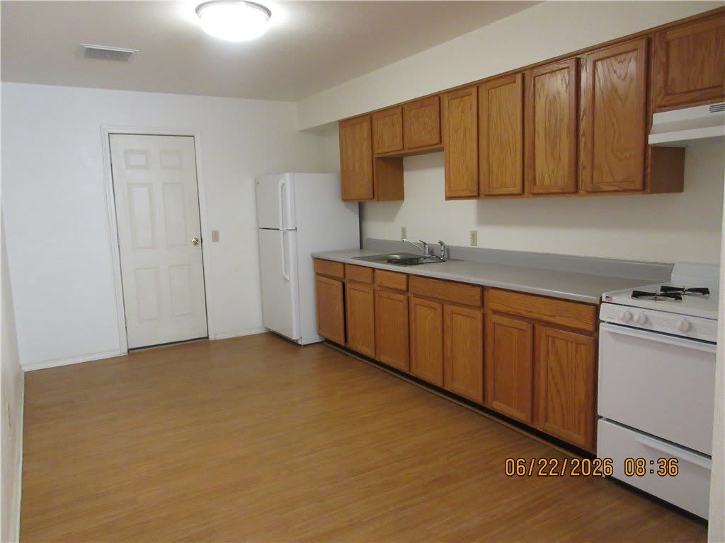 3096 E Butler 1 Avenue – photo 4