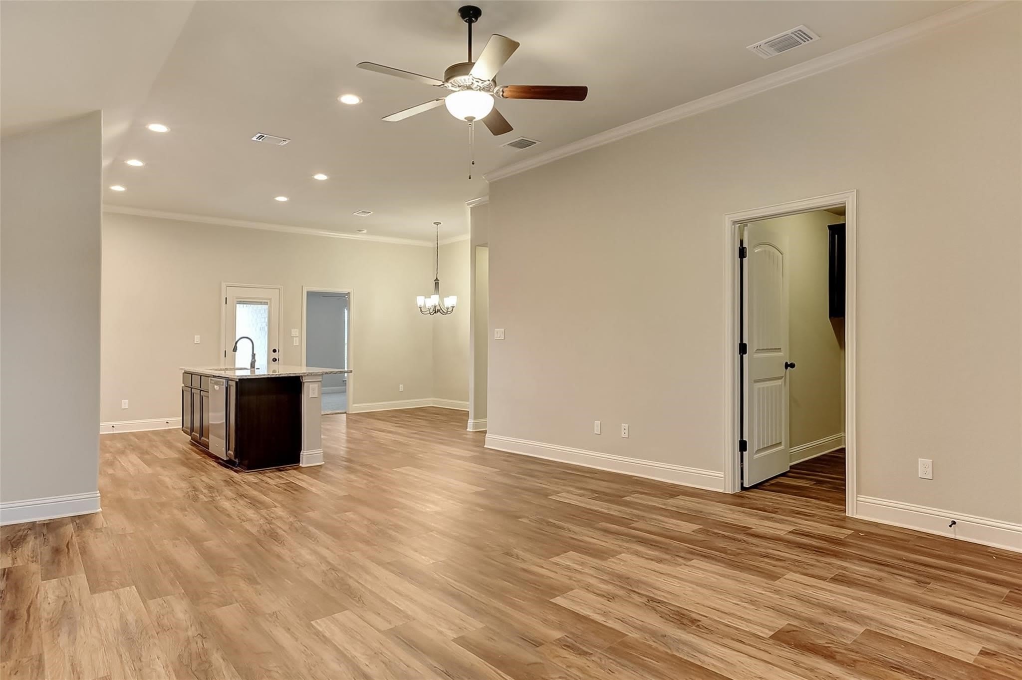 1304 Saratoga Drive – photo 5