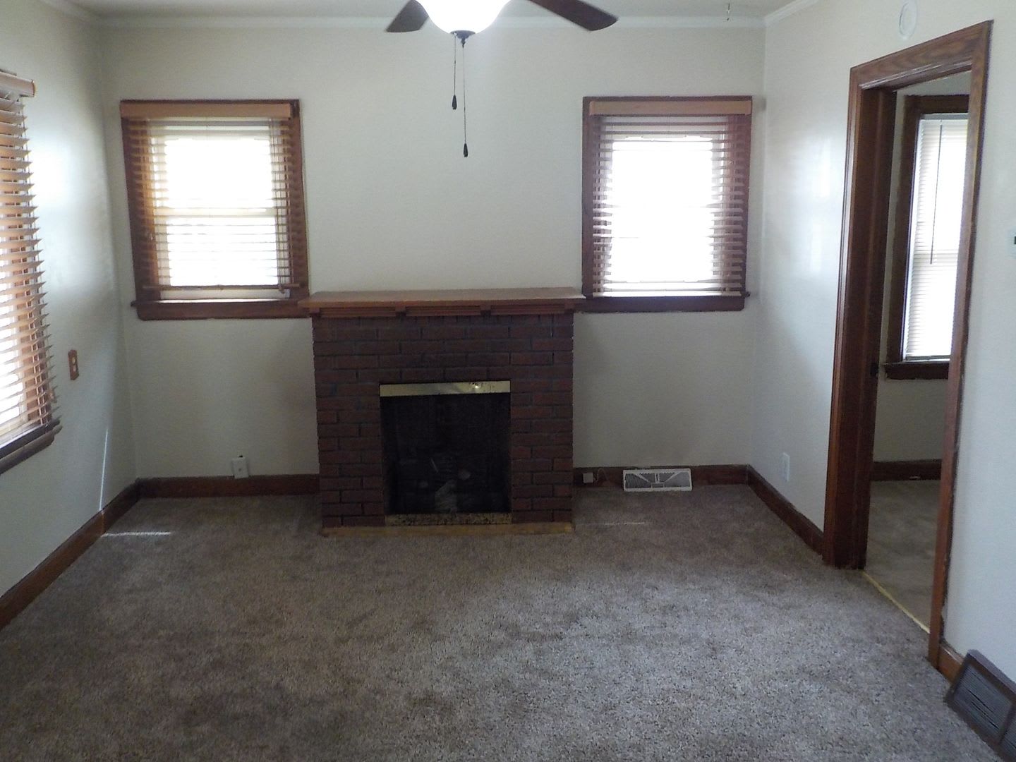 815 W 7th Street – photo 2