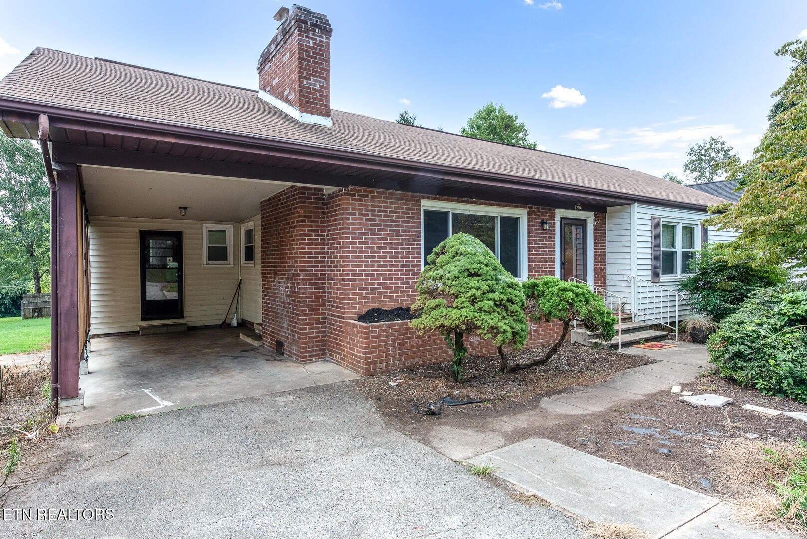 1204 Redwood Ave – photo 1