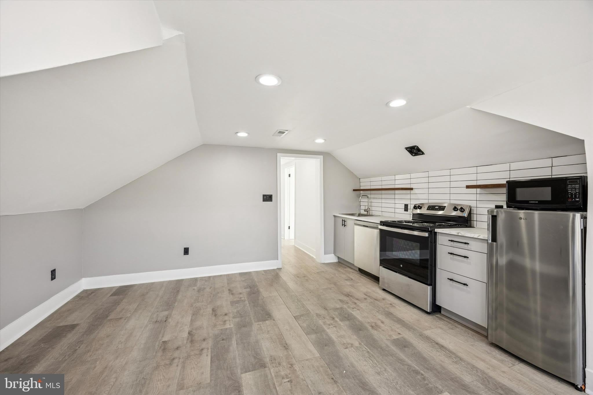 844 W CHESTER PIKE – photo 4